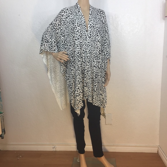 Lou Lou Australia Merino Wool Black & White Wrap